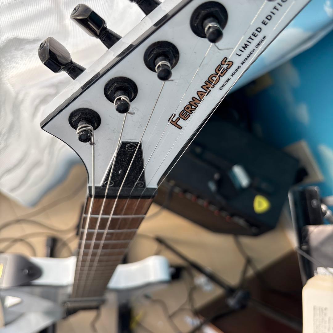 貴重　FERNANDES LIMITED EDITION ホワイトエレキギター