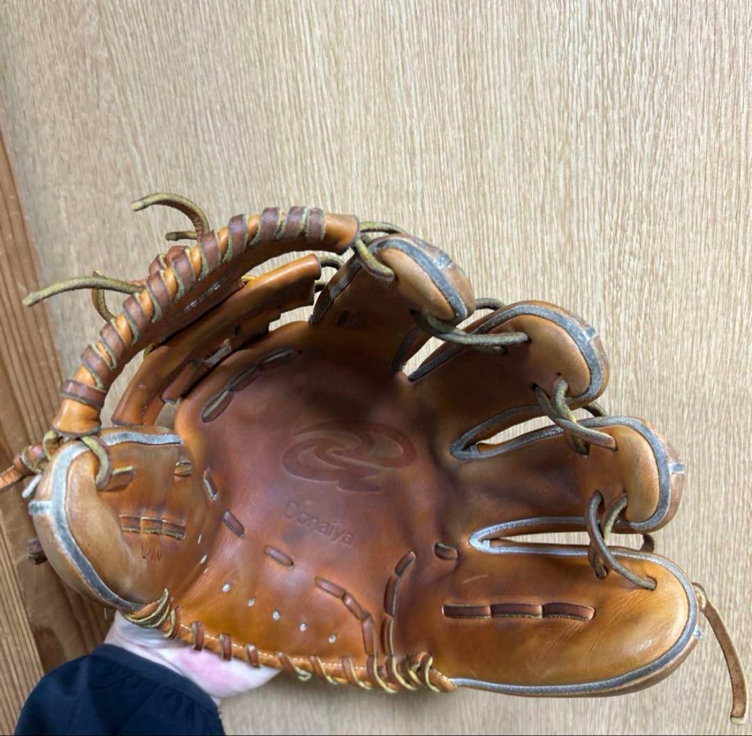ドナイヤ　軟式グローブ 内野用　ブラウン