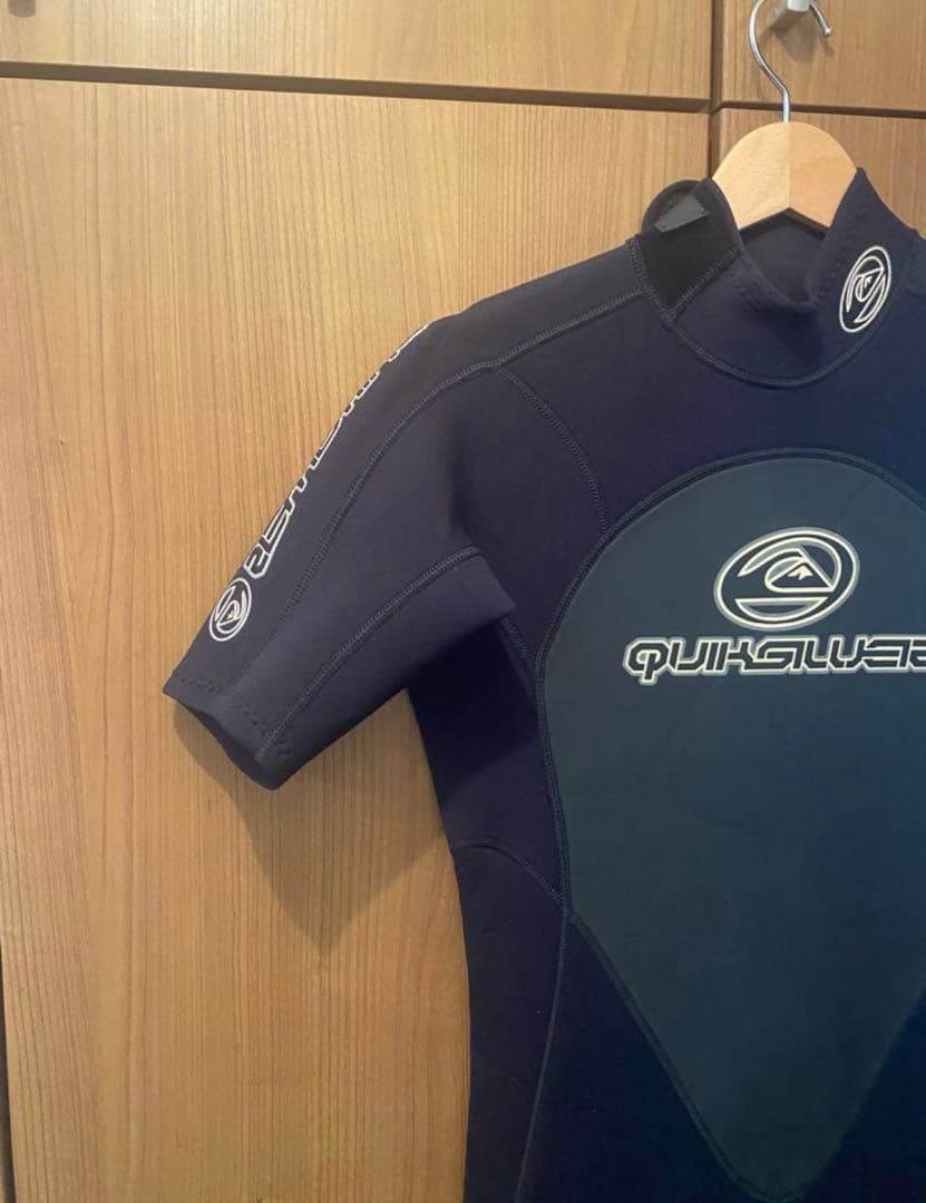 「極美品」 QUIKSILVER シーガル ブラック 半袖