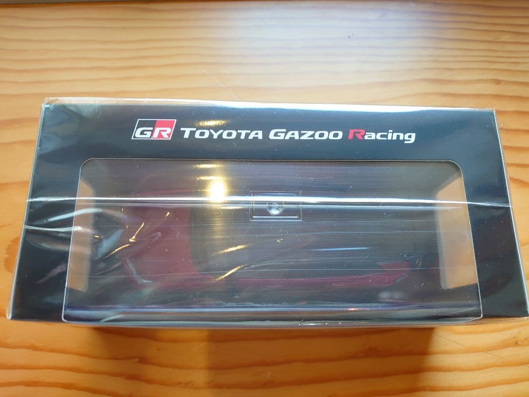 【2台】新型RAV4 GRスポーツ ホワイト／ブラックレッド　／　カラーサンプル