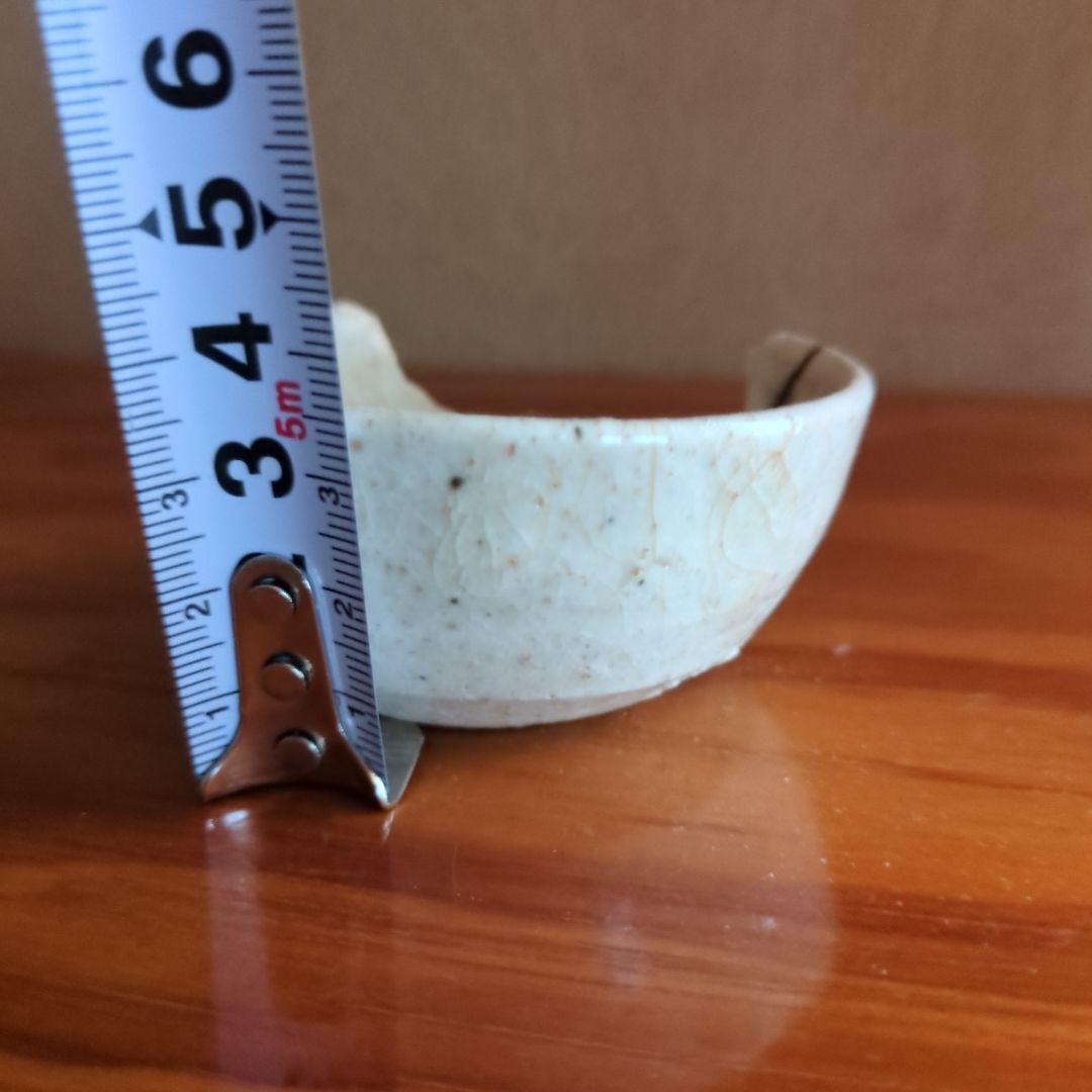 クリーム色の小さな盃 直径約7cm　志野の盃陶片