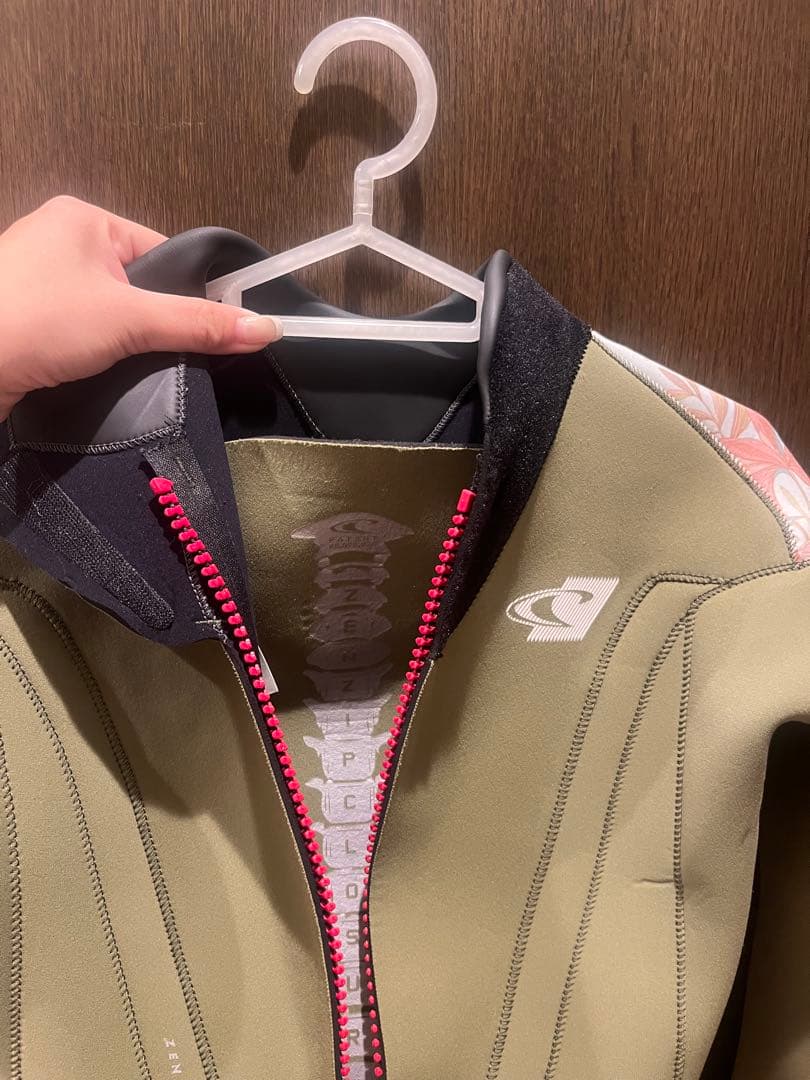 美品‼️O'NEILL レディース　カーキ　ロンスプ L〜XL