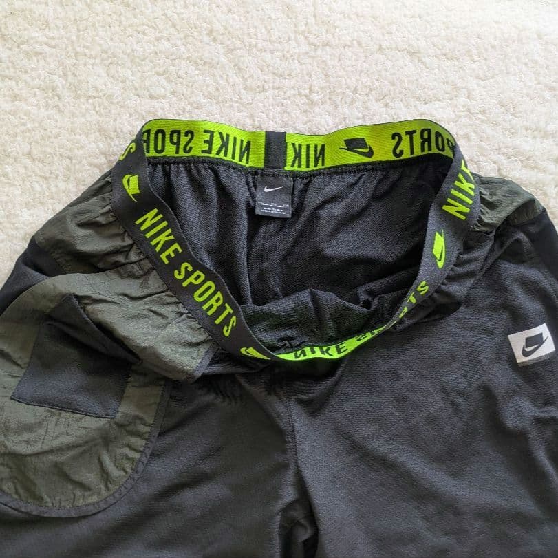 ナイキ Nike ノースリーブ 裏フリース　ショートパンツセットアップ