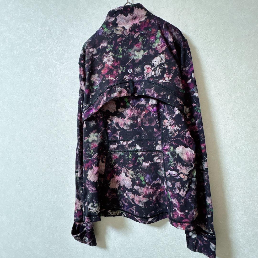美品✨lululemon ルルレモン 花柄 黒 紫 花 ジャケット 海外古着