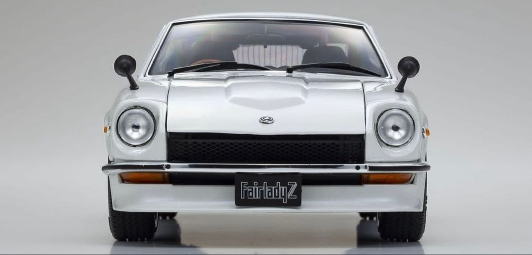 1/18 日産 フェアレディ Z-L S30 ホワイトパールクリスタル シャイン