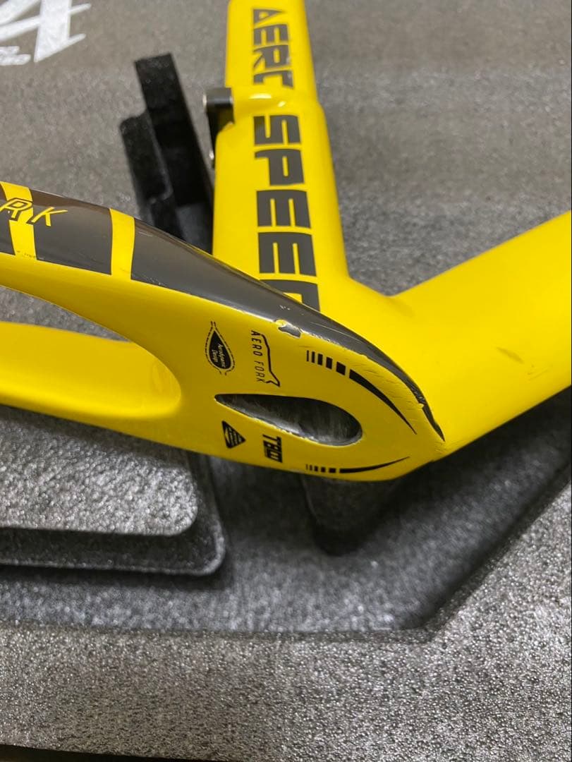 bike8 エアロスピード　カーボン　ランバイク　びっちゃんV2 ヘルメット付き