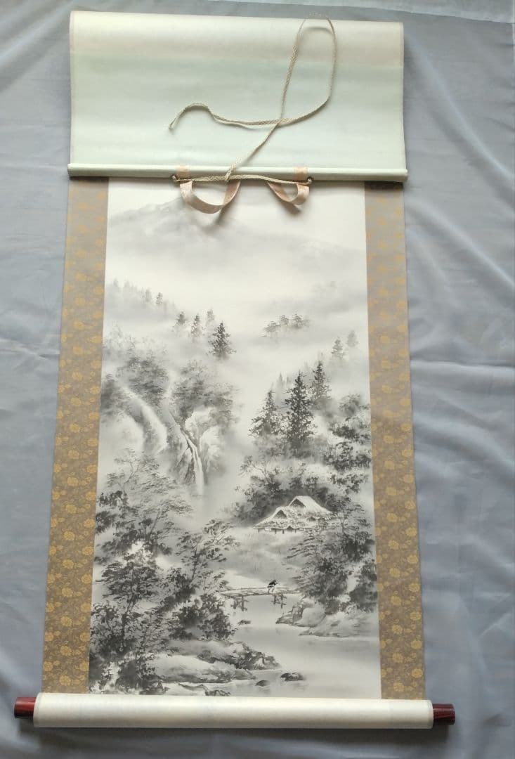 掛軸 水墨山水、やすらぎの日本の風景　 青治作　一年中飾れるので一本目にも最適
