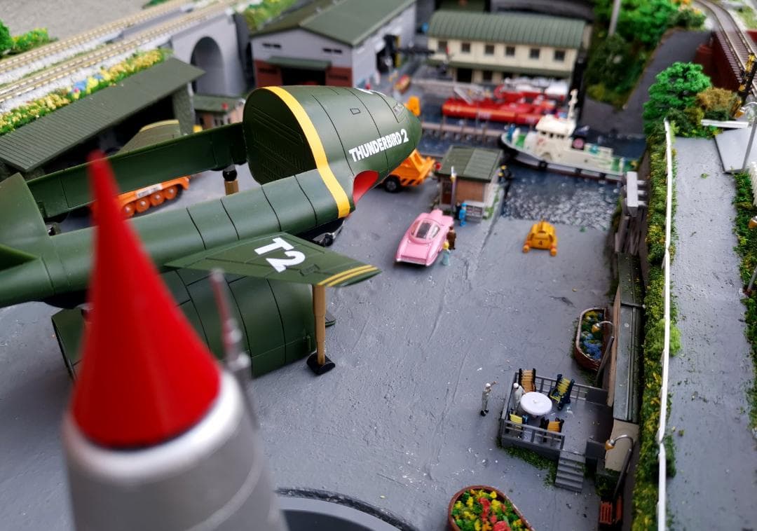 Nゲージ鉄道模型 ミニチュア風景付き ジオラマ完成品