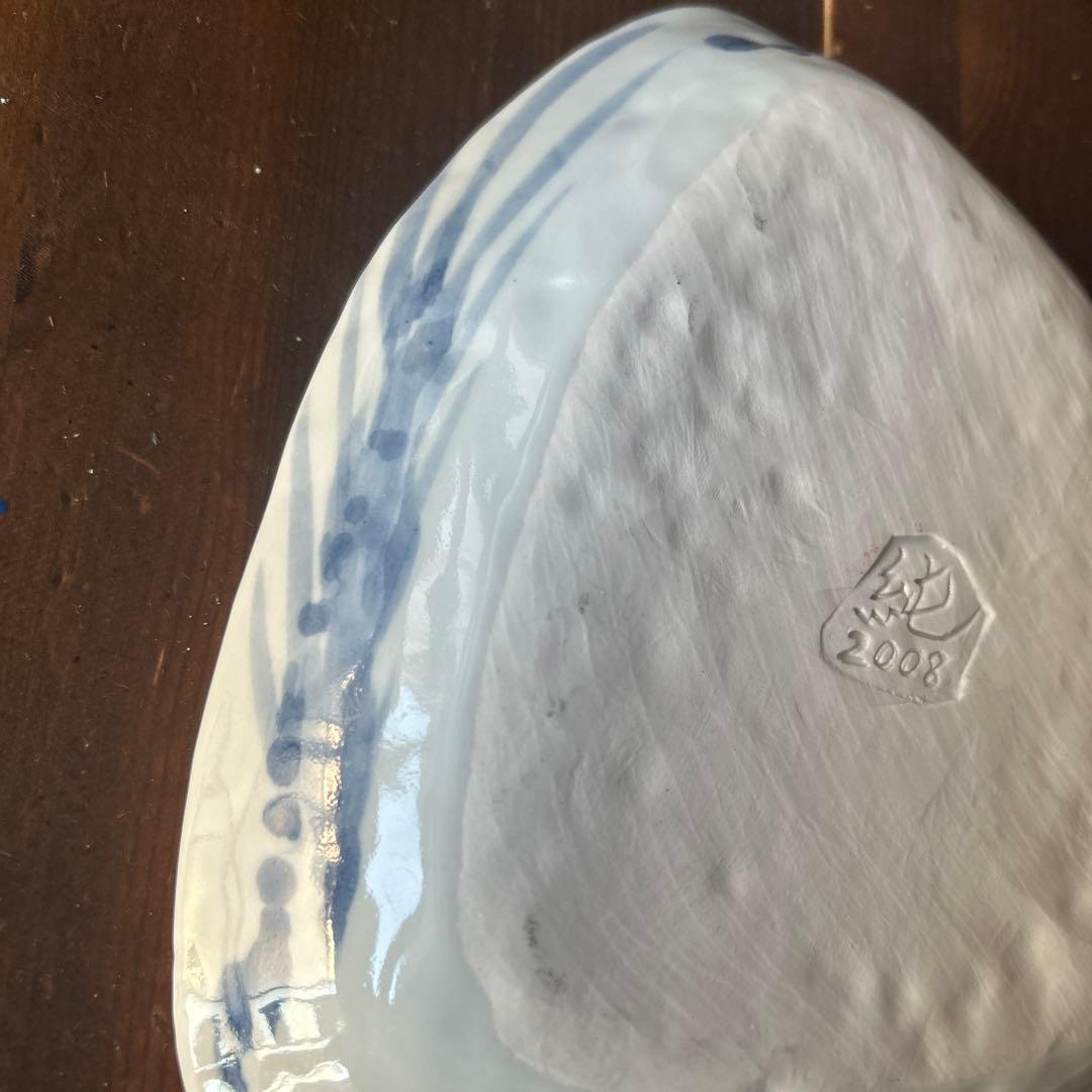 作家　陶芸作家　梅田純一　三角皿　三角鉢　松　松ぼっくり