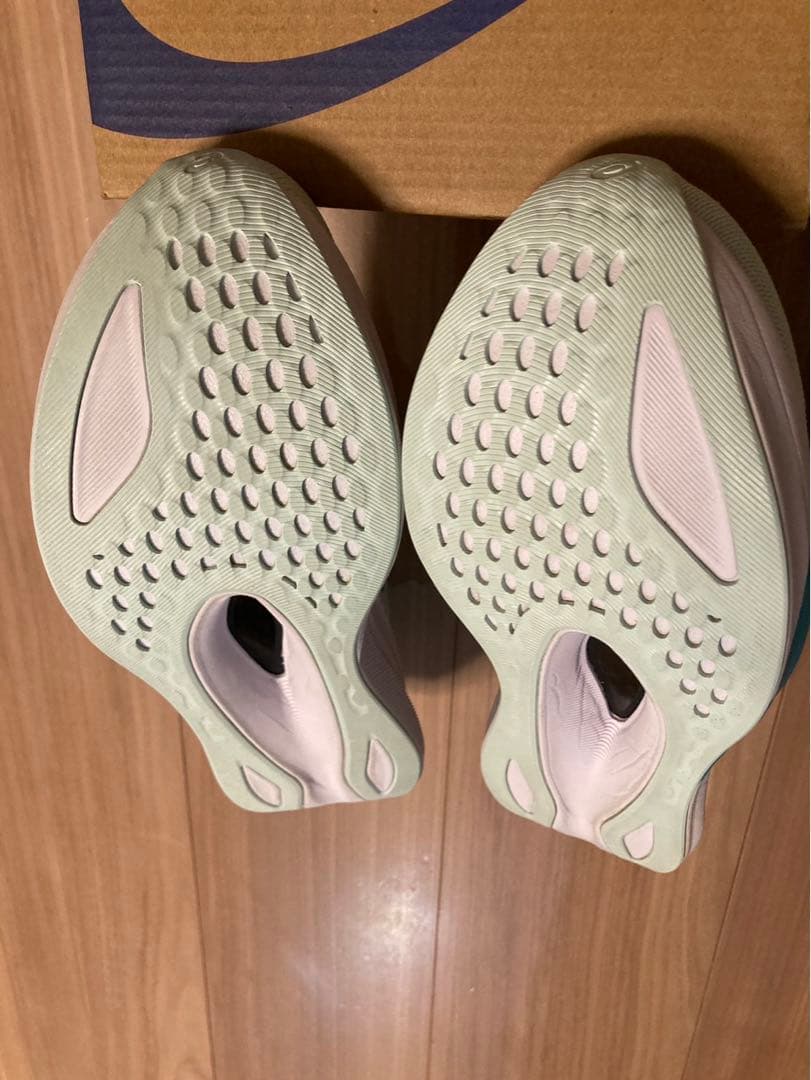 美品　ASICS MAGIC SPEED4 スージングシー/ブラック
