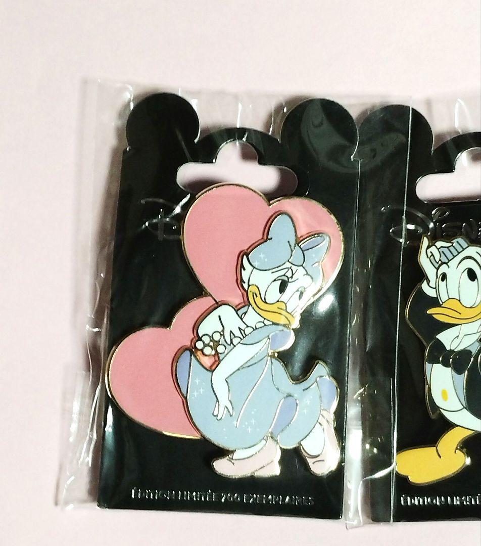 ドナルド　デイジー　パリディズニー　ピンバッジ　Limited 限定　LE