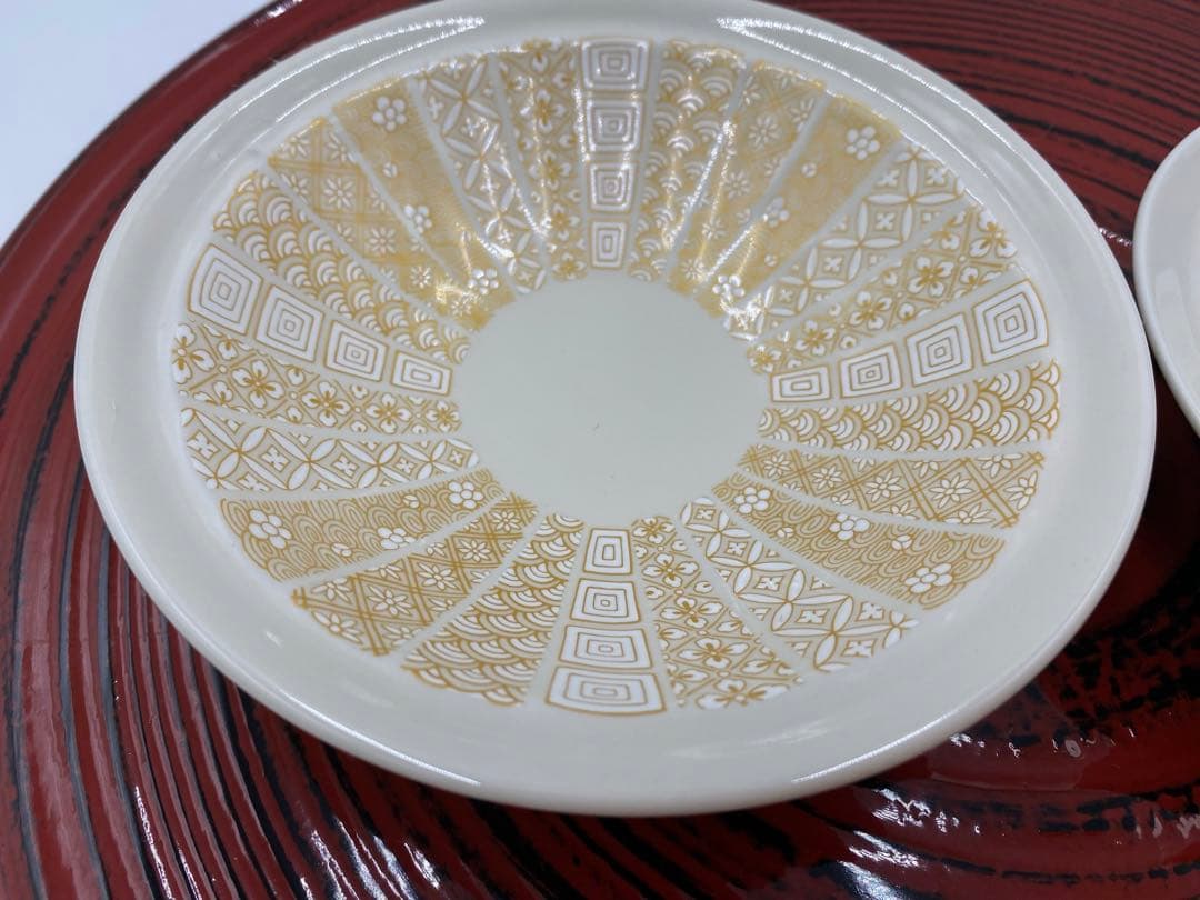 【☆希少なお品☆】【新品】有田焼徳幸窯　錦クリーム釉地紋尽くし浅蓋物
