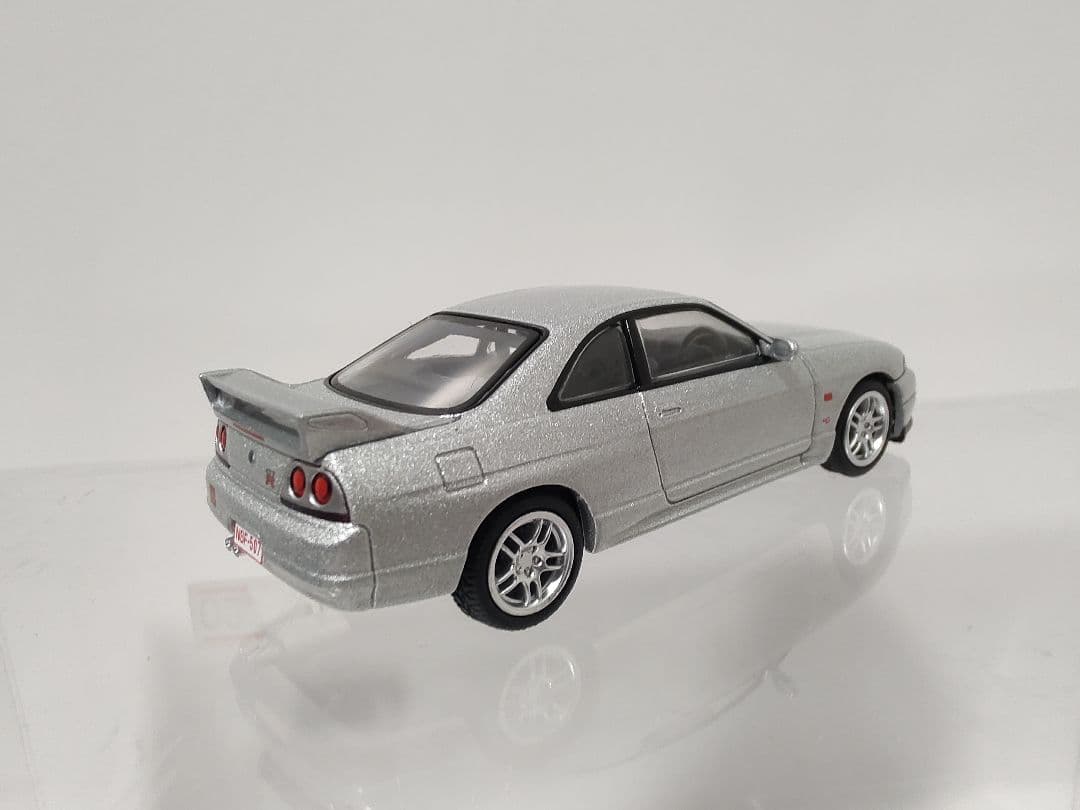 トミカリミテッドヴィンテージネオ スカイライン R33 GT-R