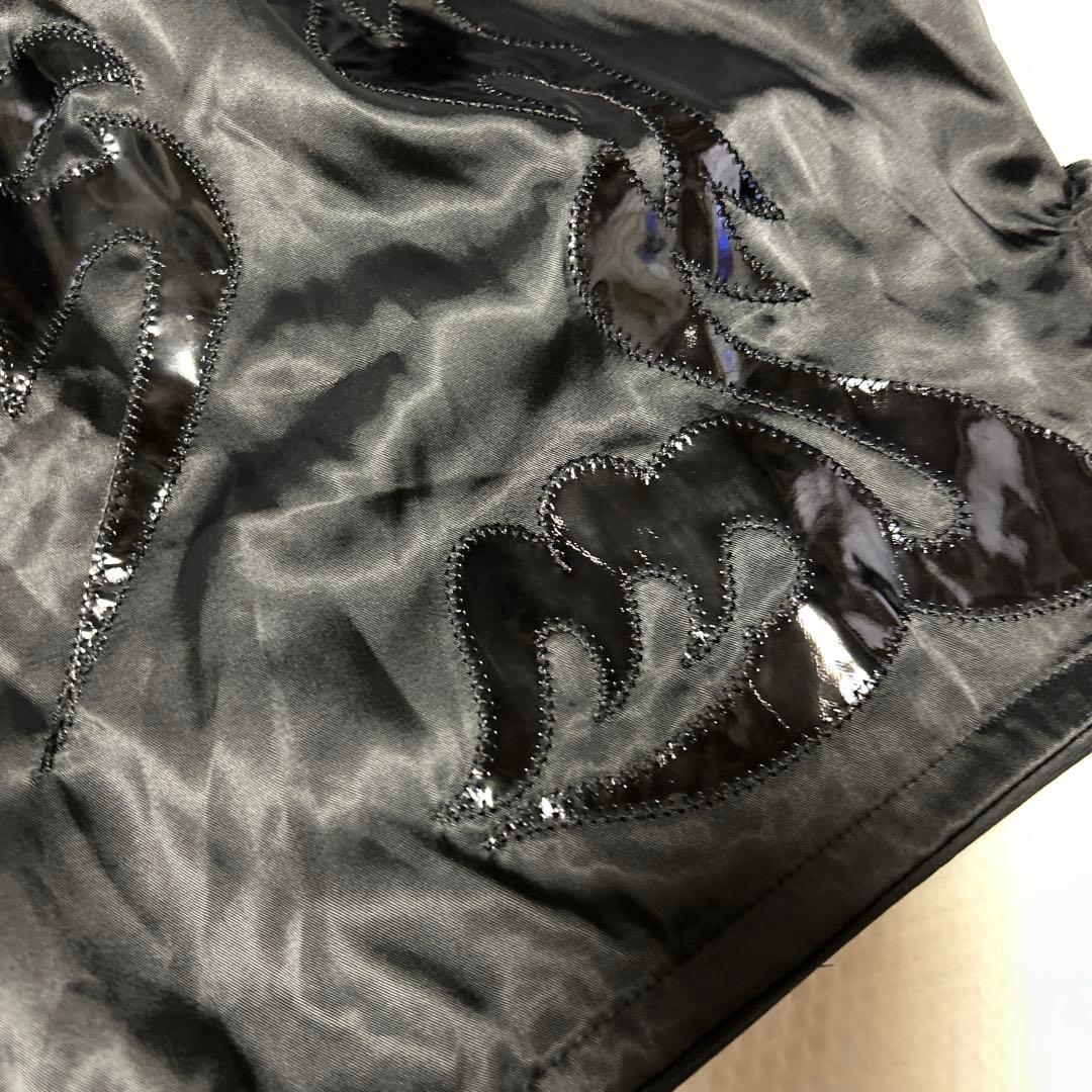 VENUM 黒 サテン キックパンツ　刺繍入り