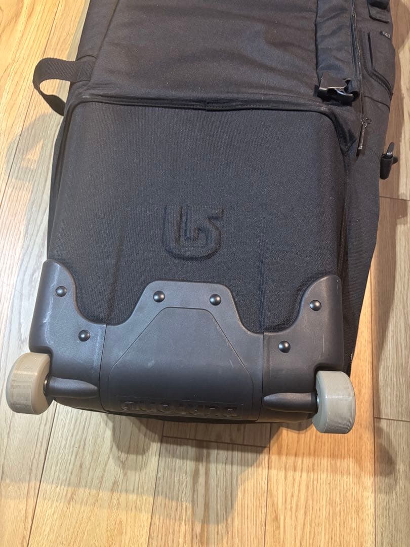 Burton ウィール付きスノーボードバッグ ブラック