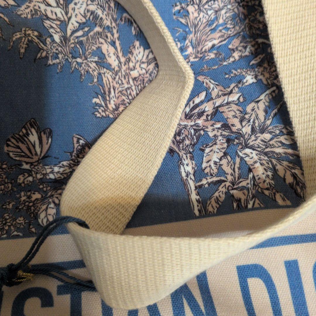 CHRISTIAN DIOR　新品未使用　2個チャーム付き 花柄トートバッグ