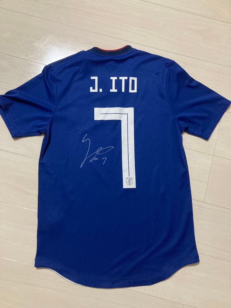 【新品タグ付き】日本代表2018選手仕様ユニフォーム7番 伊東純也 直筆サイン入