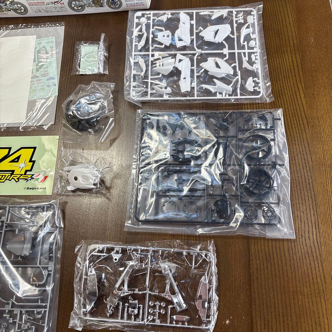 タミヤ　オートバイ　プラモデル　1/12 RC211V ‘03 4点セット