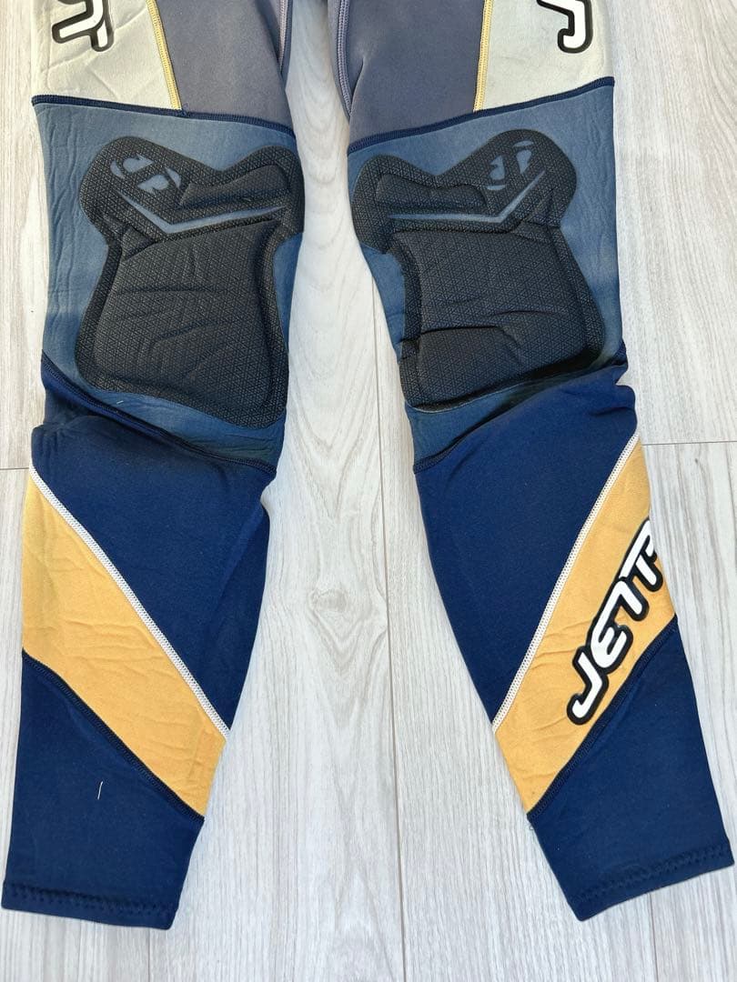 ウェットスーツ　ジェットパイロット　Sサイズ