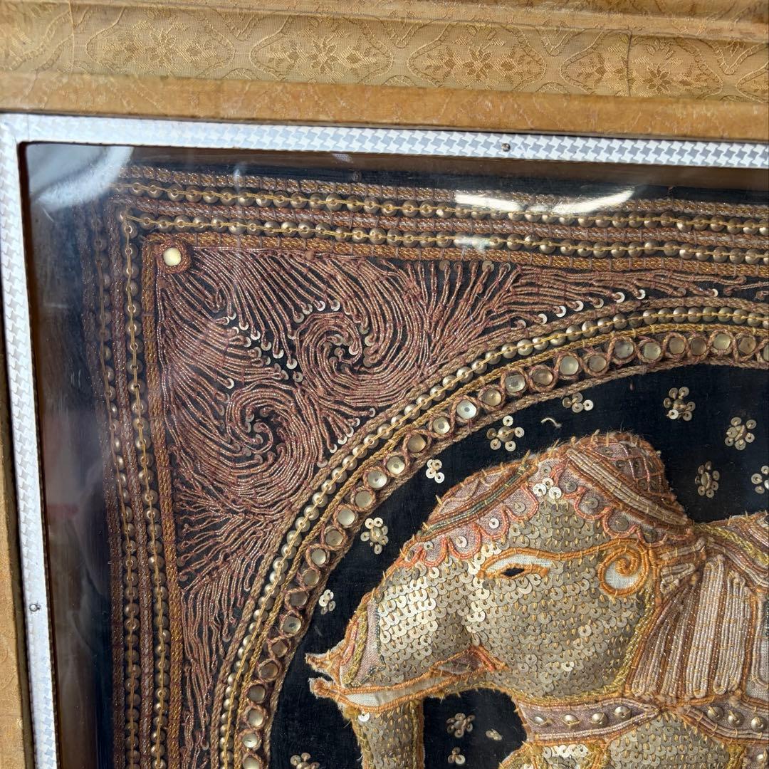 【アンティーク】額装 額縁 タイ 伝統工芸 スパンコール 象 刺繍画 古美術