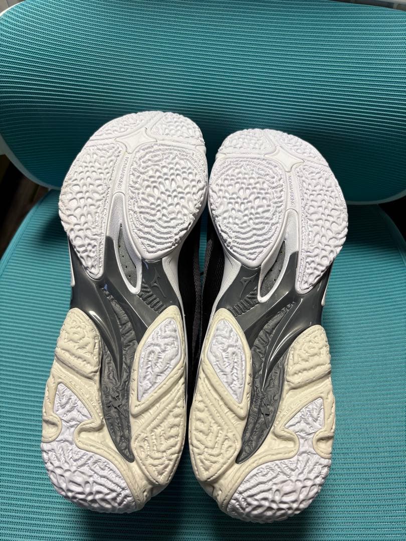 ミズノ MIZUNO バレーボールシューズ ウェーブライトニングZ8 MID 黒