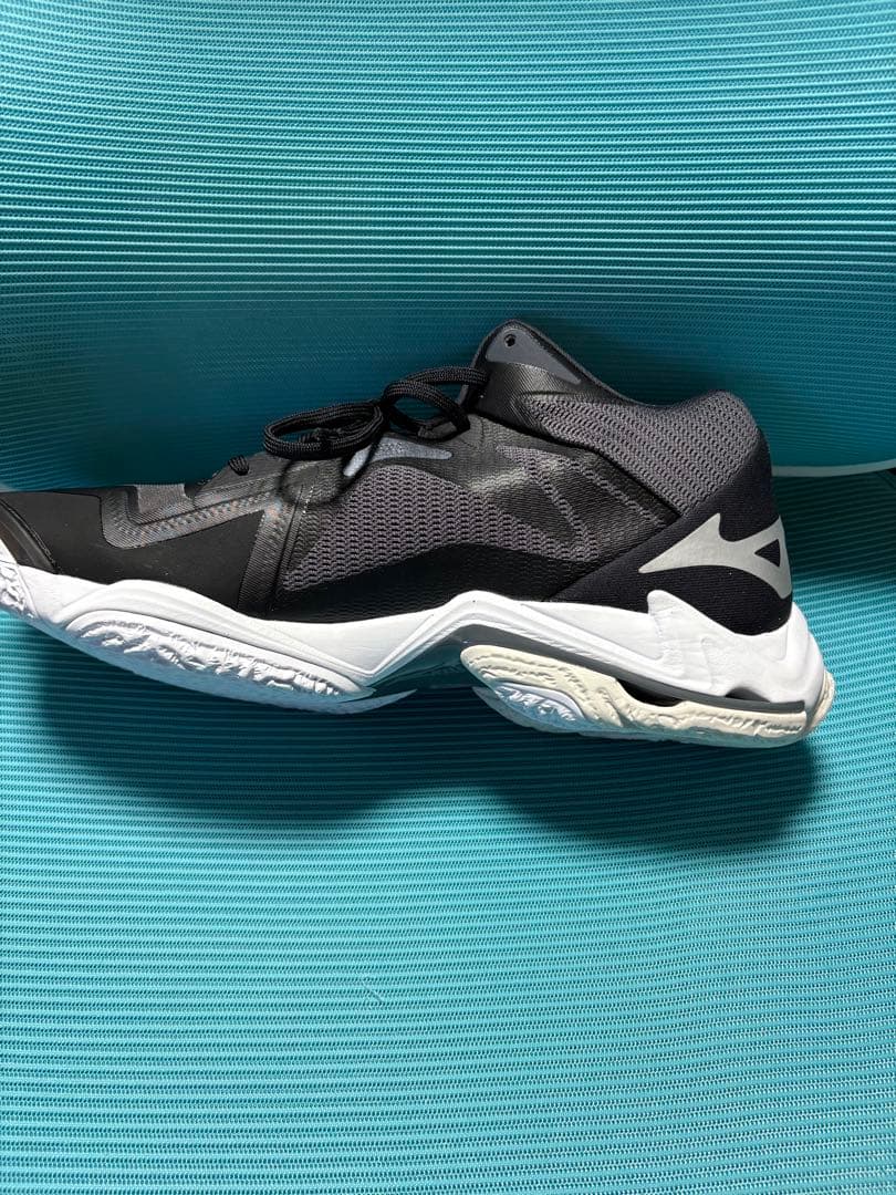 ミズノ MIZUNO バレーボールシューズ ウェーブライトニングZ8 MID 黒