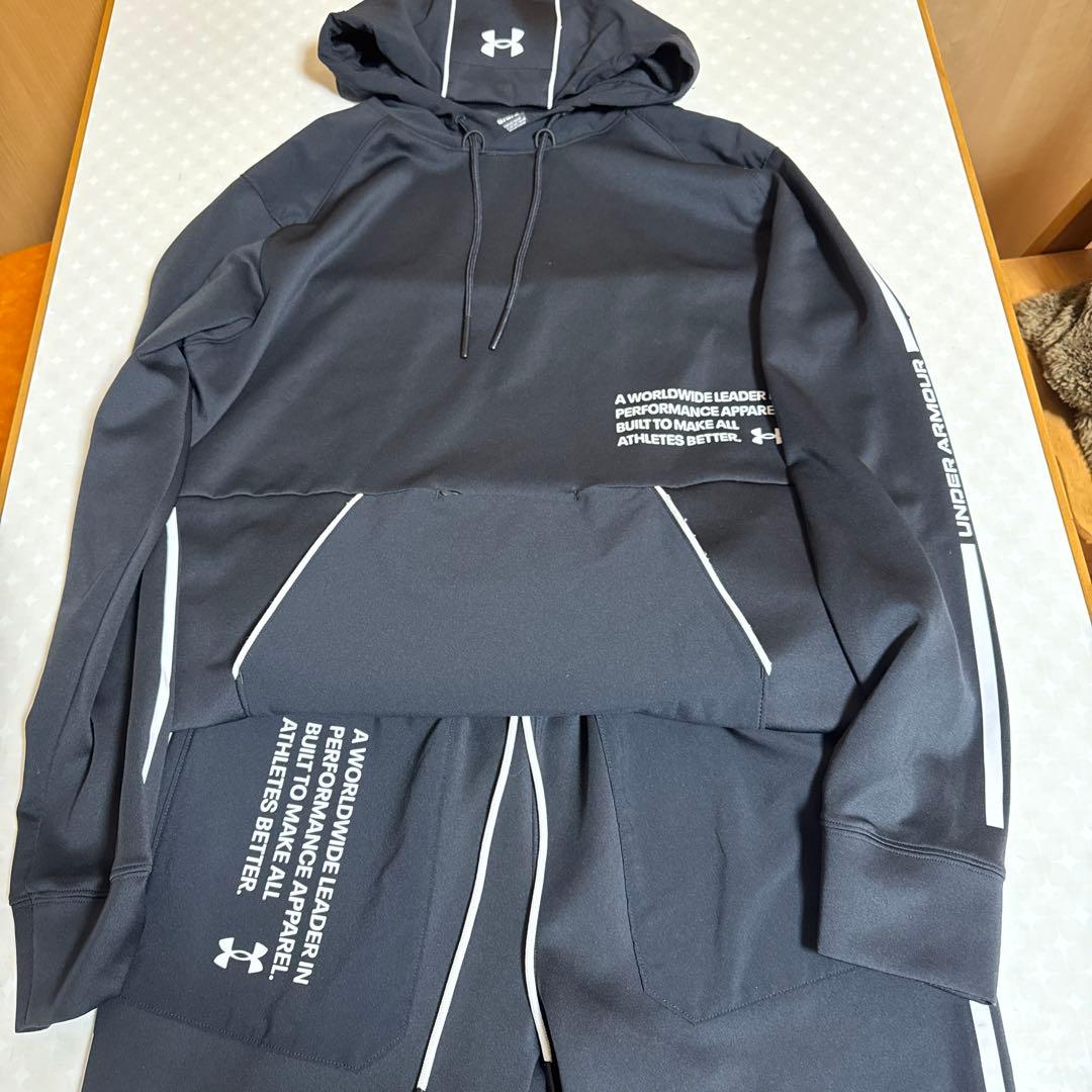 【美品】UAアーマーニット フーディー（トレーニング/MEN）