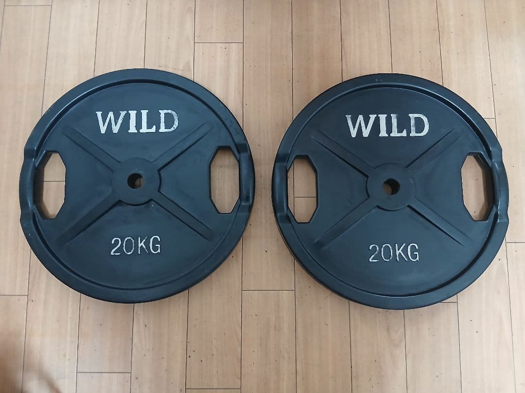 ① WILD FIT バーベル　プレート 20kg x 1枚