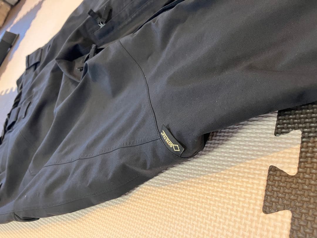 241 GORE-TEX ブラック スノーボードパンツ TWO FOR ONE