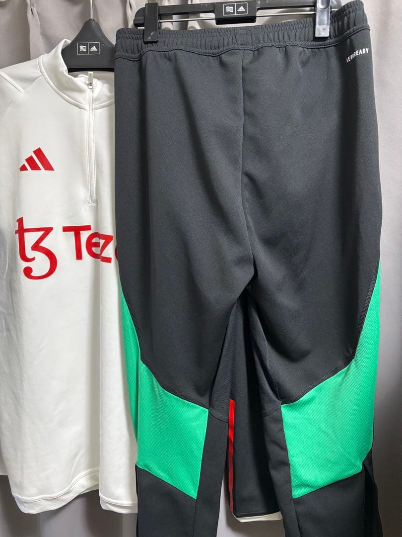 正規　マンチェスター・ユナイテッド トレーニングウェア3点セット新品　移動