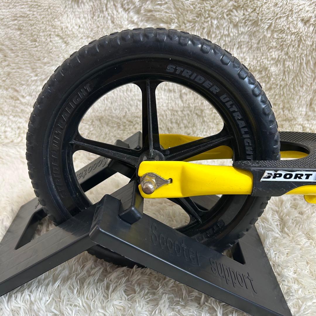 STRIDER SPORTS 12inch ストライダー イエロー　スタンド付き