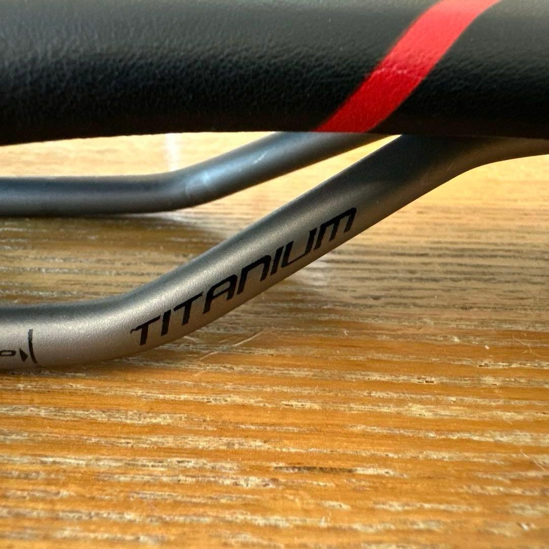 と*き様 Selle Italia SLR サドル ブラック/レッド