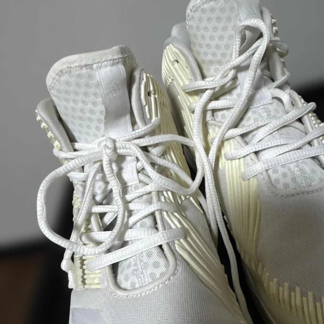 adidas バスケットボールシューズドノバン・ミッチェルのシグネチャーモデル