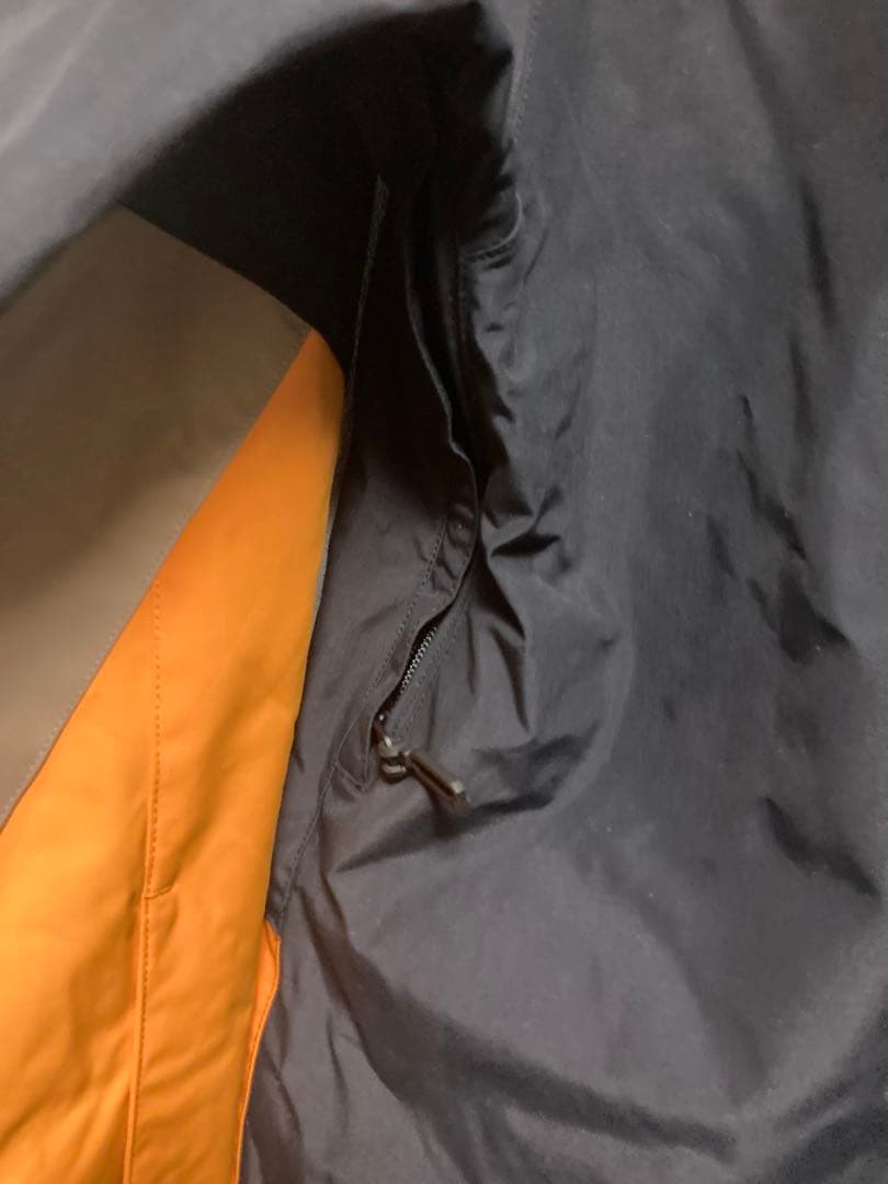 Volcom スノーボード用防水ジャケット 黒オレンジ