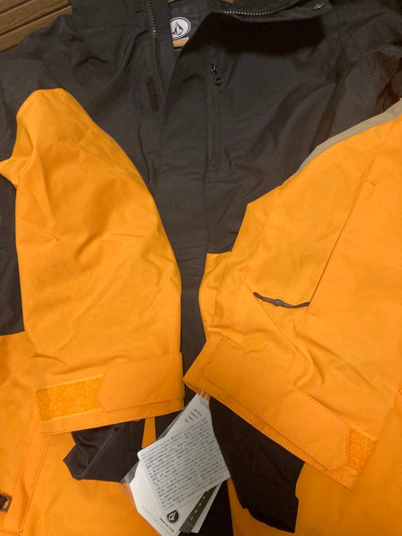 Volcom スノーボード用防水ジャケット 黒オレンジ