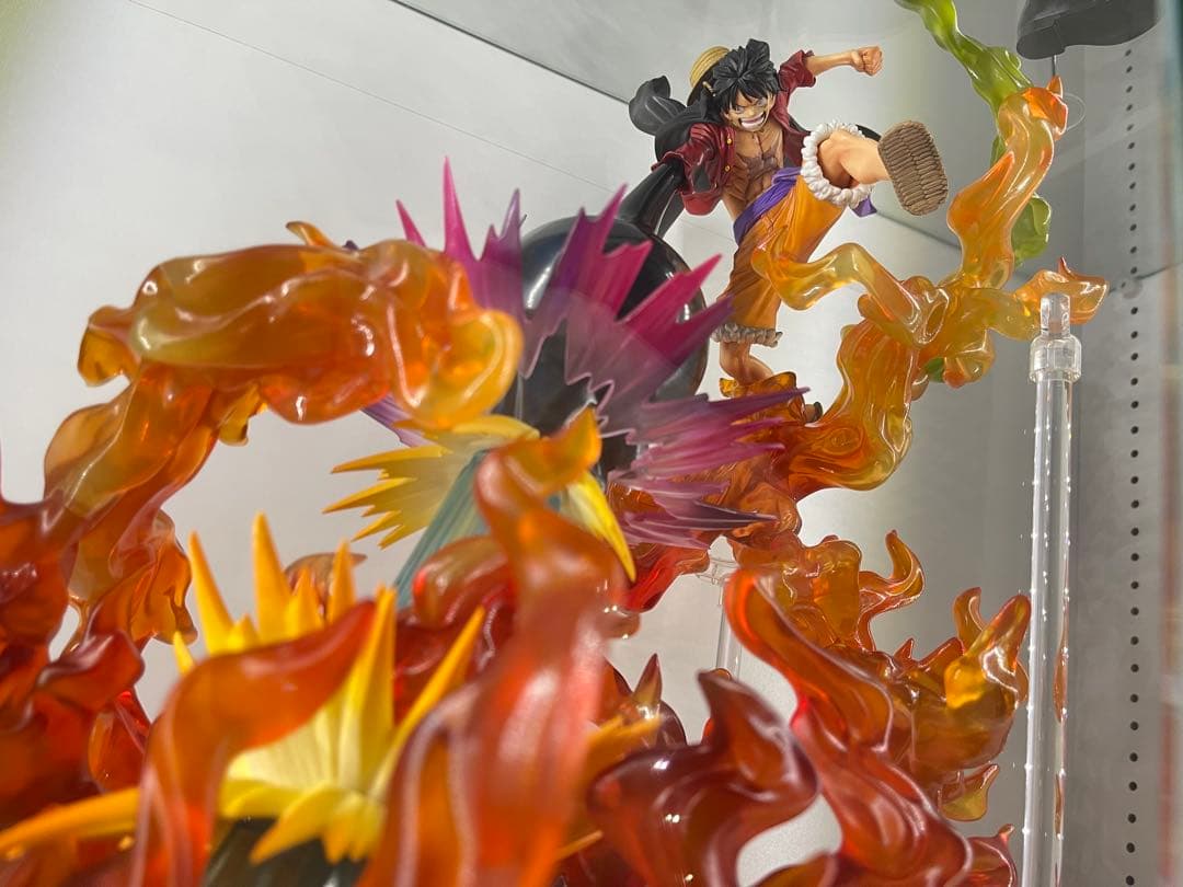 ワンピース　フィギュアーツ　ルフィ　レッドロック