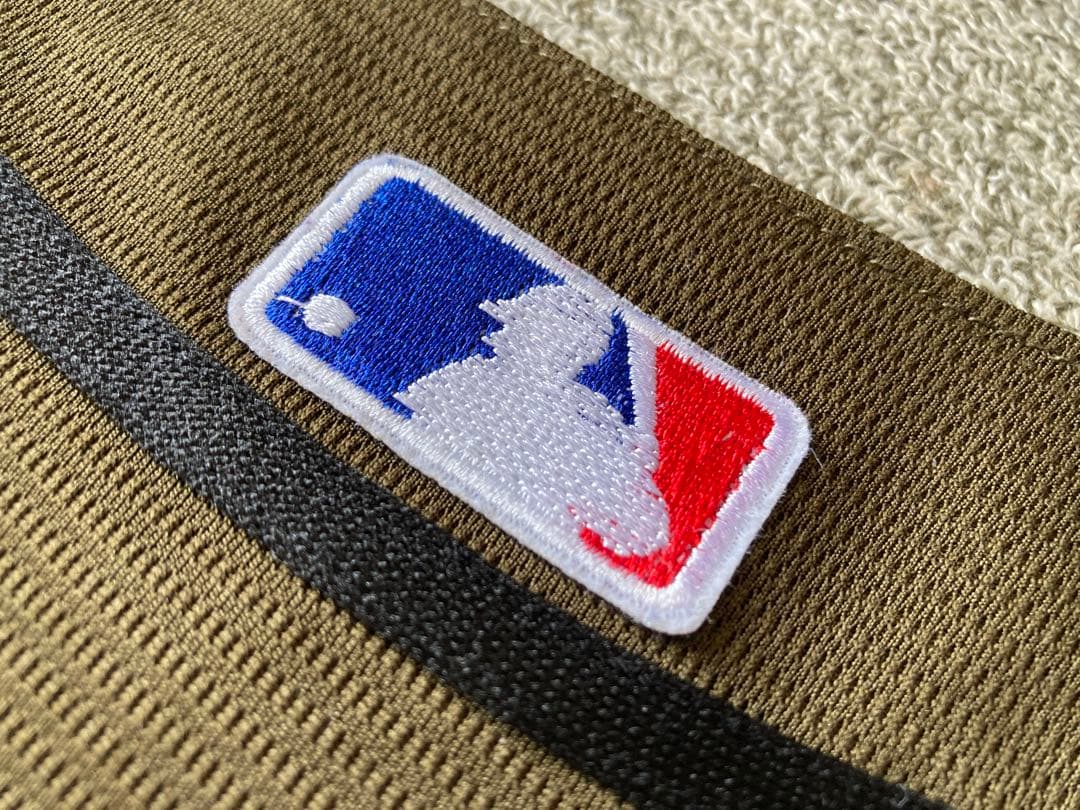 《Majestic MLB》アストロズ　ガッティス　ベースボールシャツ　アーミー