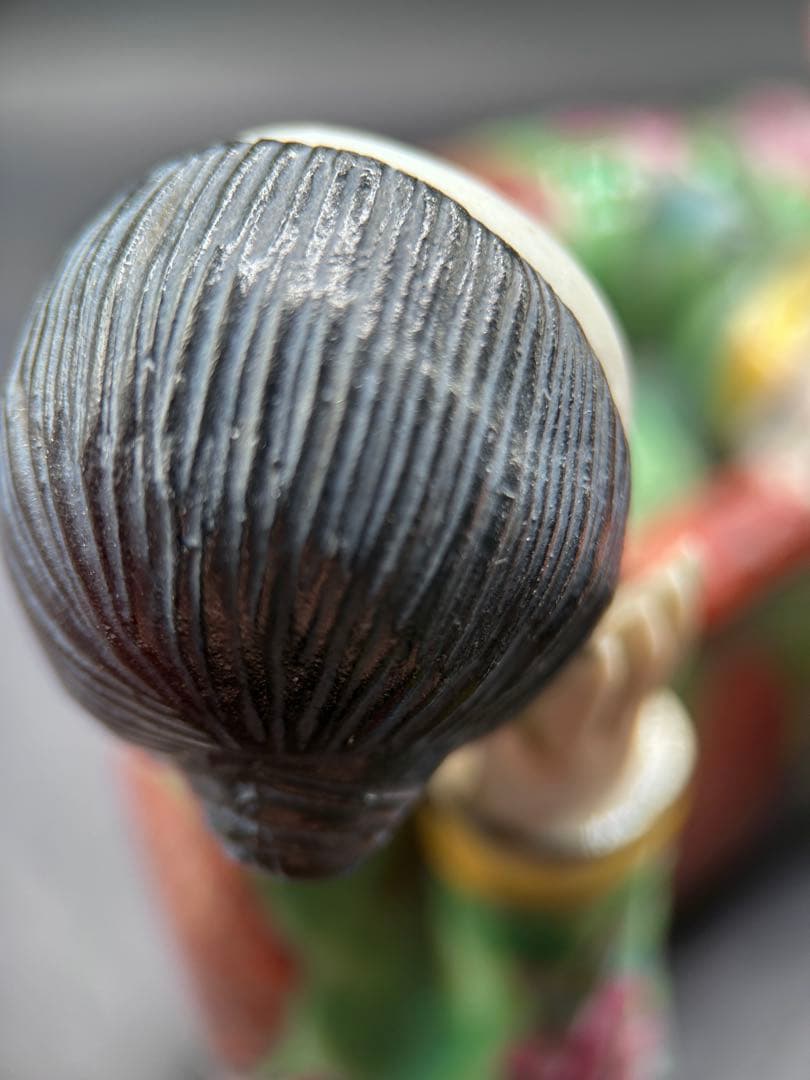 中国美術 陶器 枕人形 横たわる唐子 像 煙管 阿片枕スタイル 粉彩