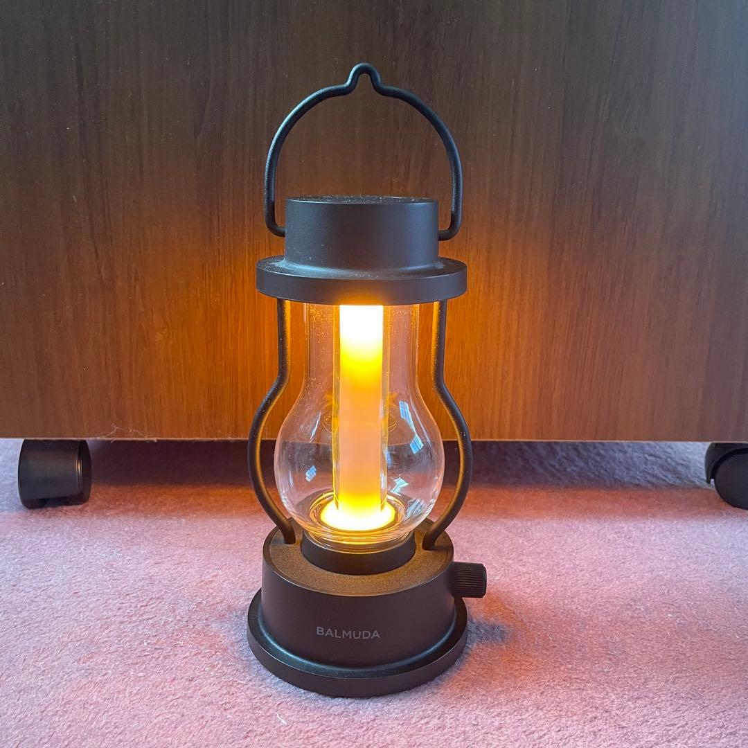 とみー 美品　バルミューダ ランタン　L02A-BK　LED