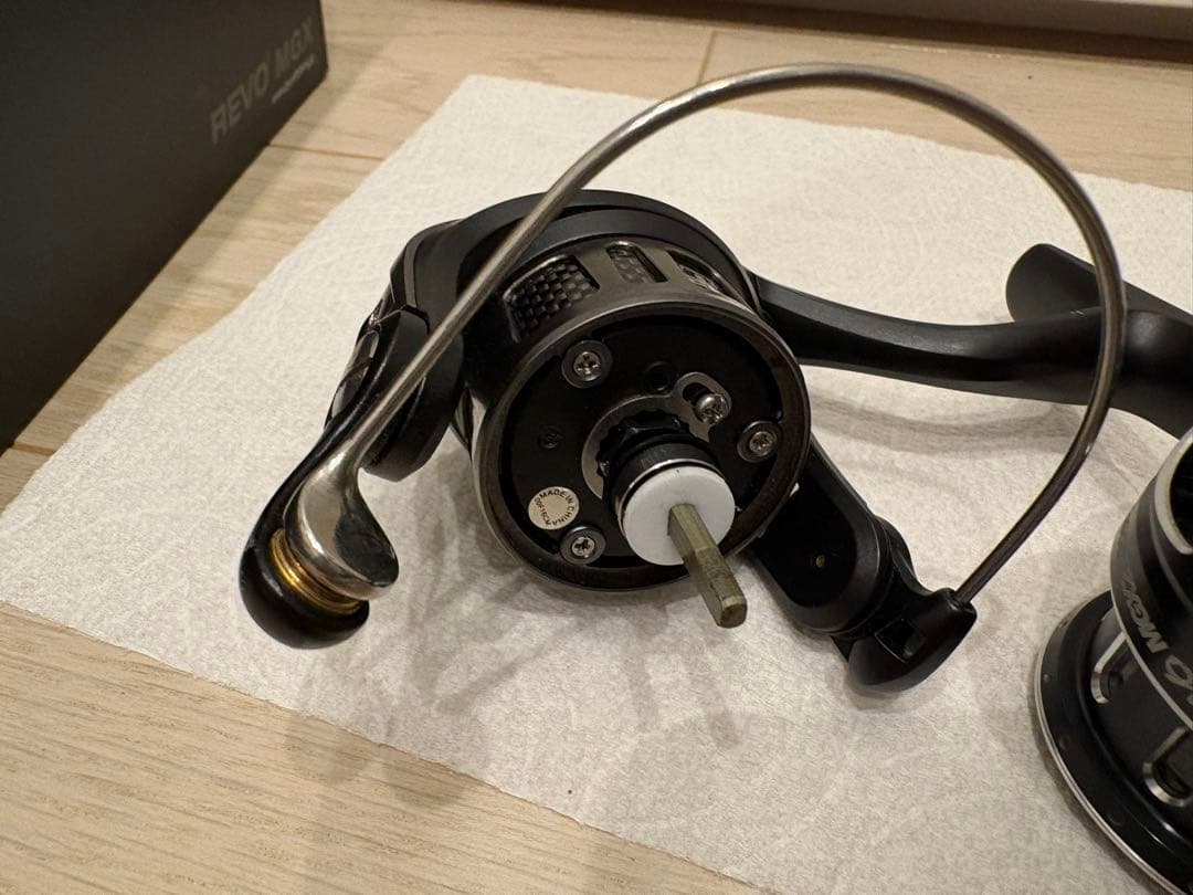 【ジャンク品】REVO MGX 2000SH スピニングリール