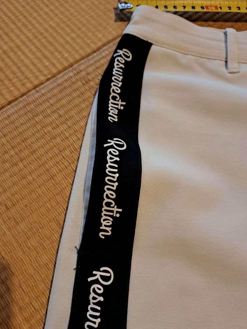 Resurrection ロゴ入り ホワイトショートパンツ