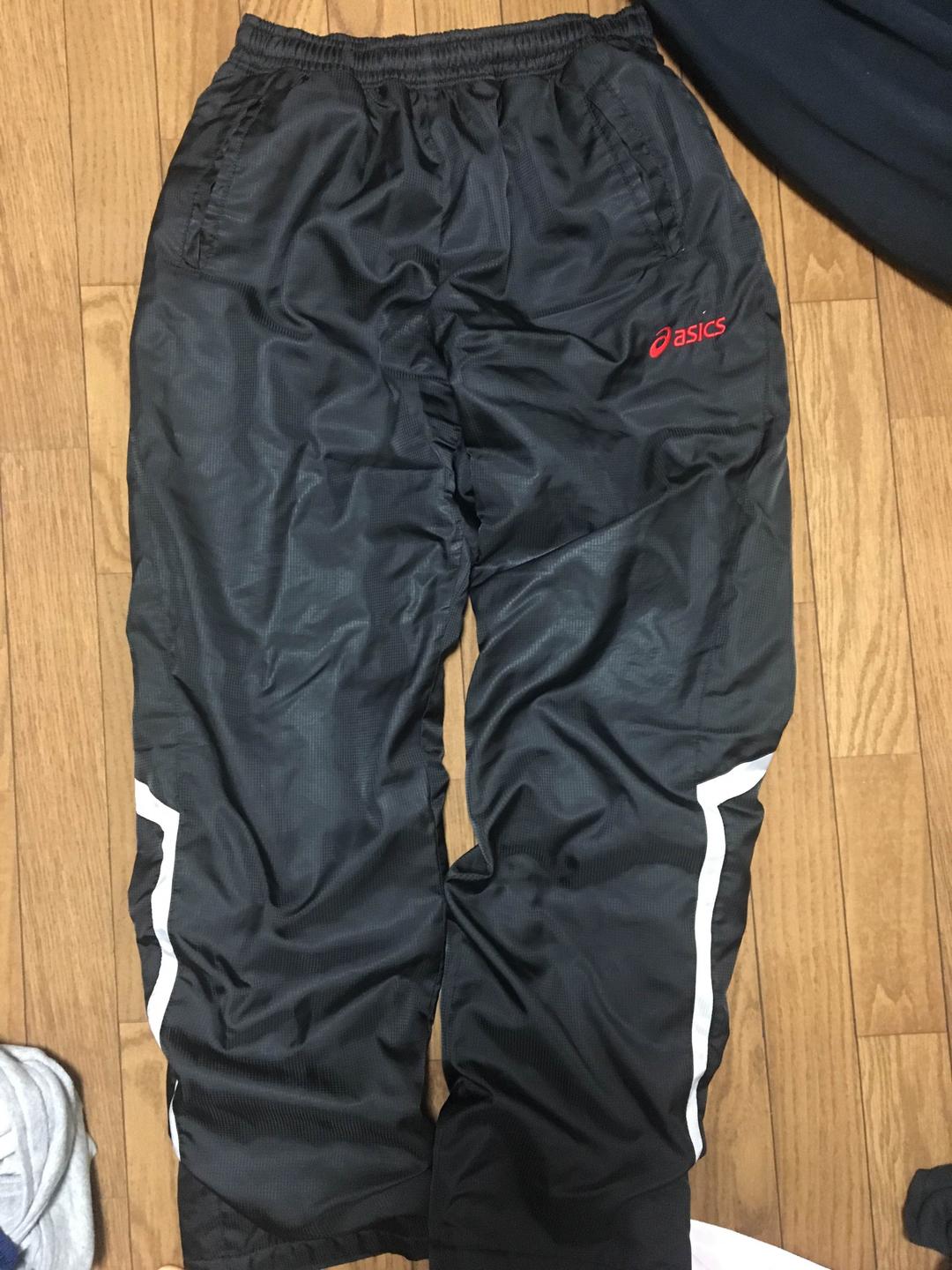 アシックスウィンドブレーカー