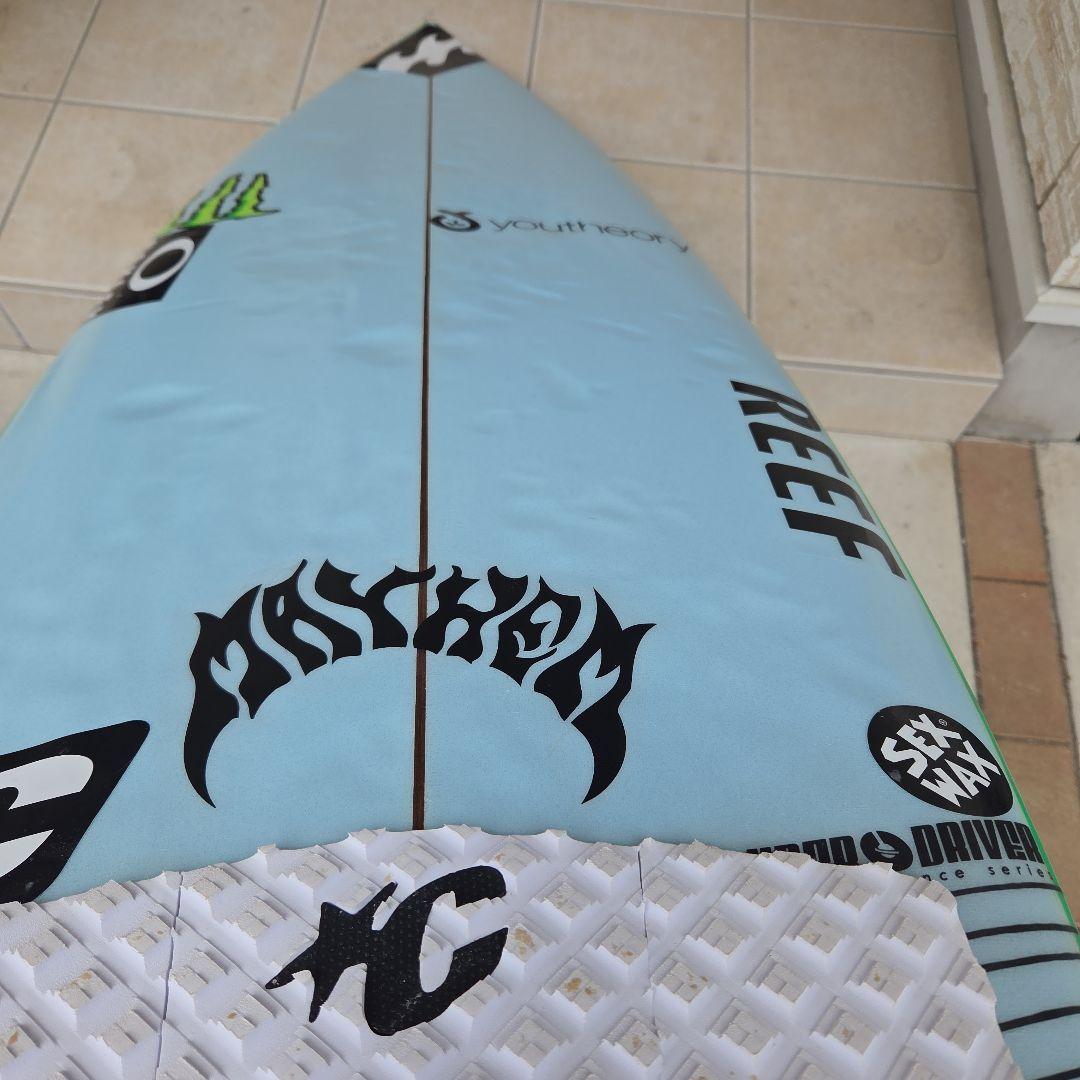 グリフィン本人使用28Llost surfboards mayhem