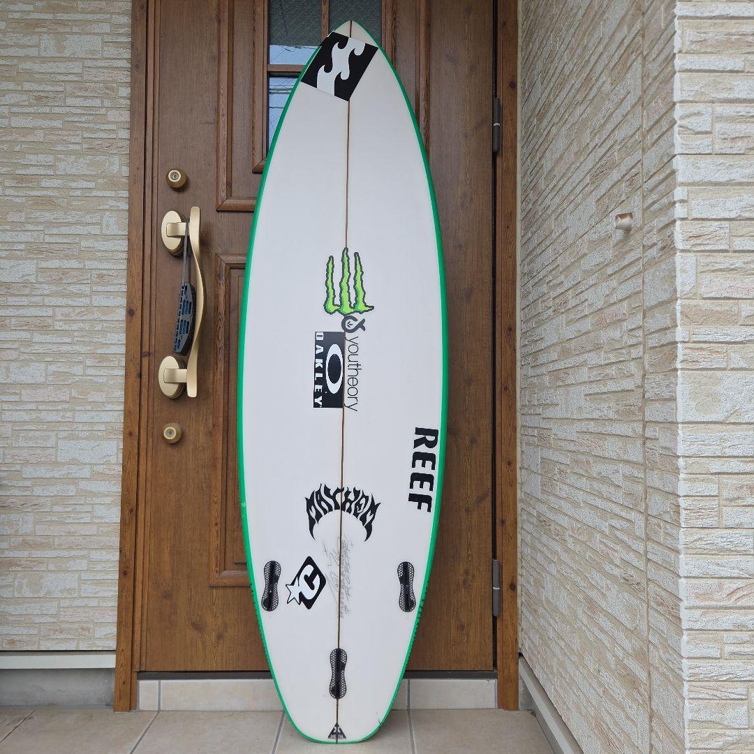 グリフィン本人使用28Llost surfboards mayhem