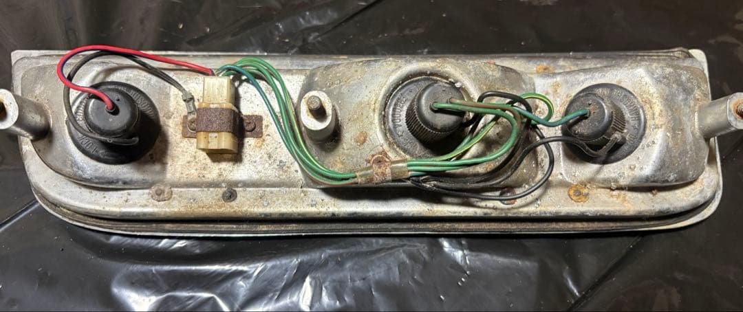 イスズ 117 クーペ PA90 ハンドメイド テール ライト純正 当時物 旧車