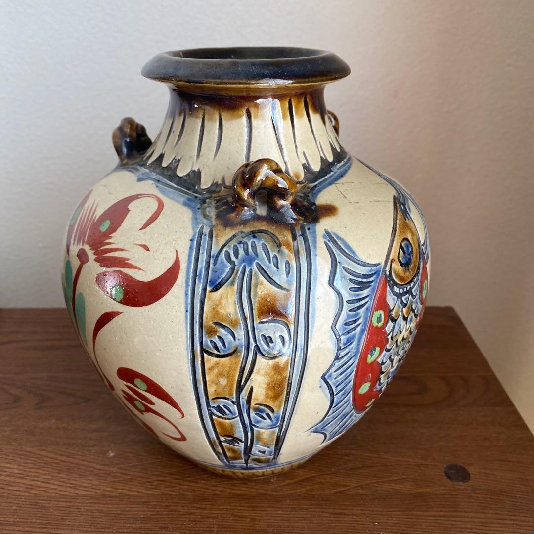 魚と花の装飾 陶器の花瓶
