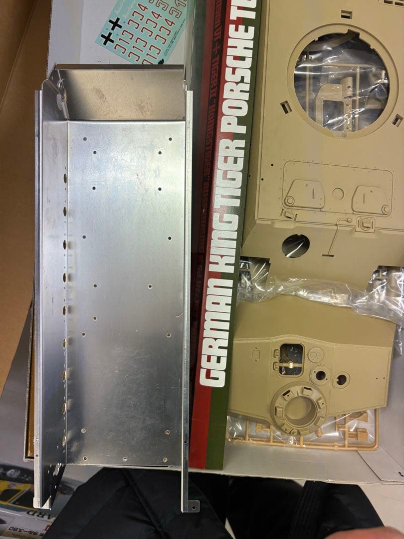 TAMIYA ドイツ虎王戦車ポルシェ砲塔モデル、1/16スケール