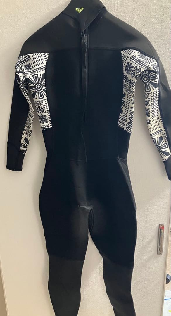 ROXY（ロキシー）バックジップフルスーツ　2ミリ　Lサイズ　ハンガー付き