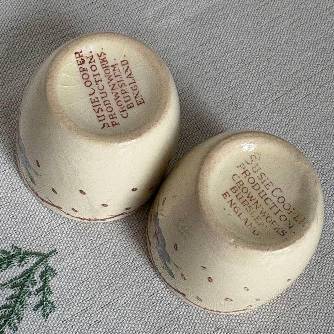 031 スージークーパー　プランタン小花　エッグカップ2個セット　ブラウン　茶色