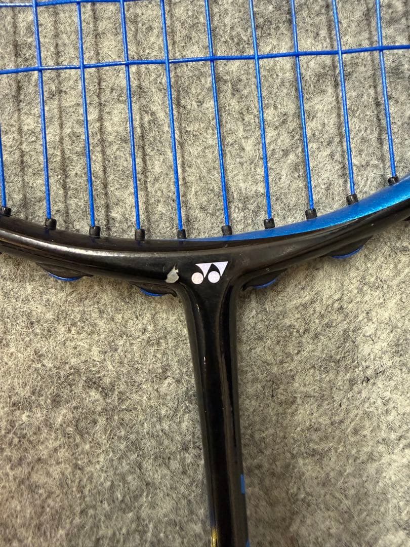 YONEX バドミントンラケット 青/黒